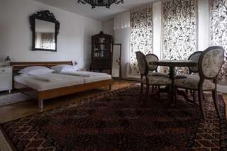 Отели типа «постель и завтрак» Casa Roth Сибиу Вилла с 3 спальнями-36