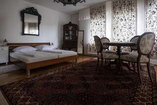 Отели типа «постель и завтрак» Casa Roth Сибиу Вилла с 3 спальнями-7